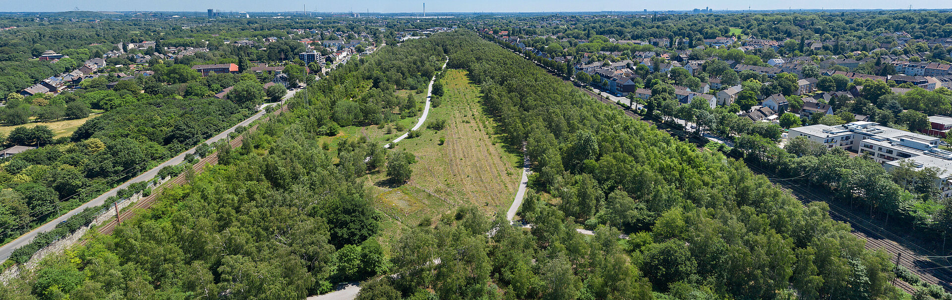 Luftbild vom Gleispark Frintrop und dem angrenzenden Wohnumfeld