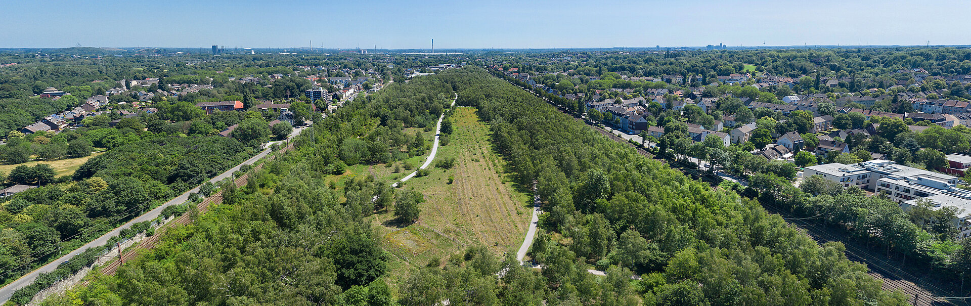 Luftbild vom Gleispark Frintrop und dem angrenzenden Wohnumfeld