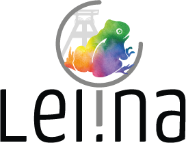 Schriftzug Lelina wobei das i eine Lupe ist in der eine regenbogenfarbene Kreuzkröte und ein Förderturm zu sehen ist.